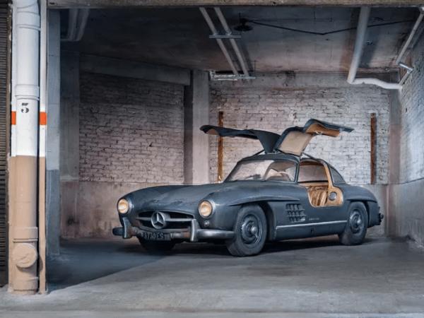 Una 300 SL davvero unica&nbsp;all’asta